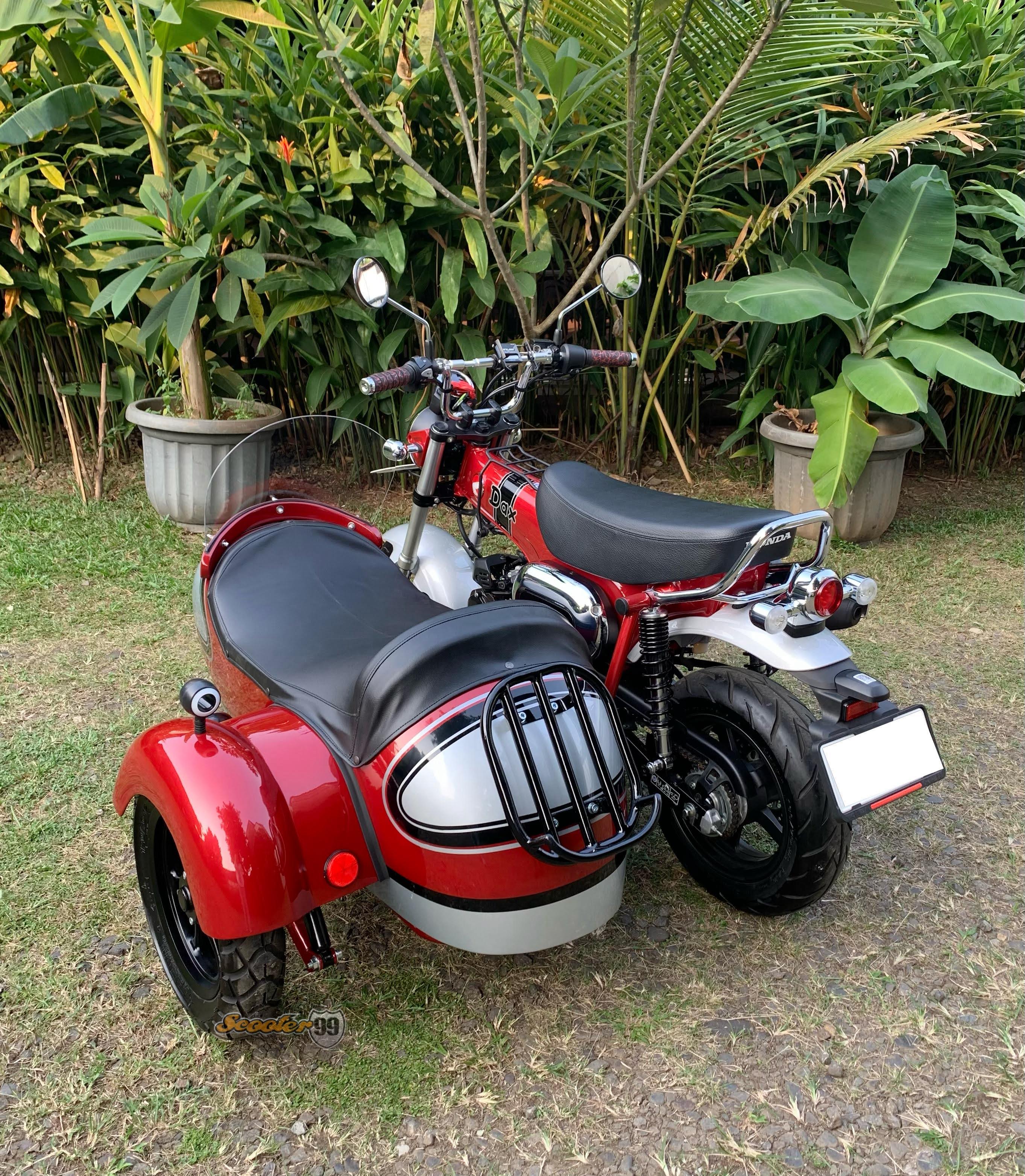 Honda Monkey 125 LCD display and cockpit